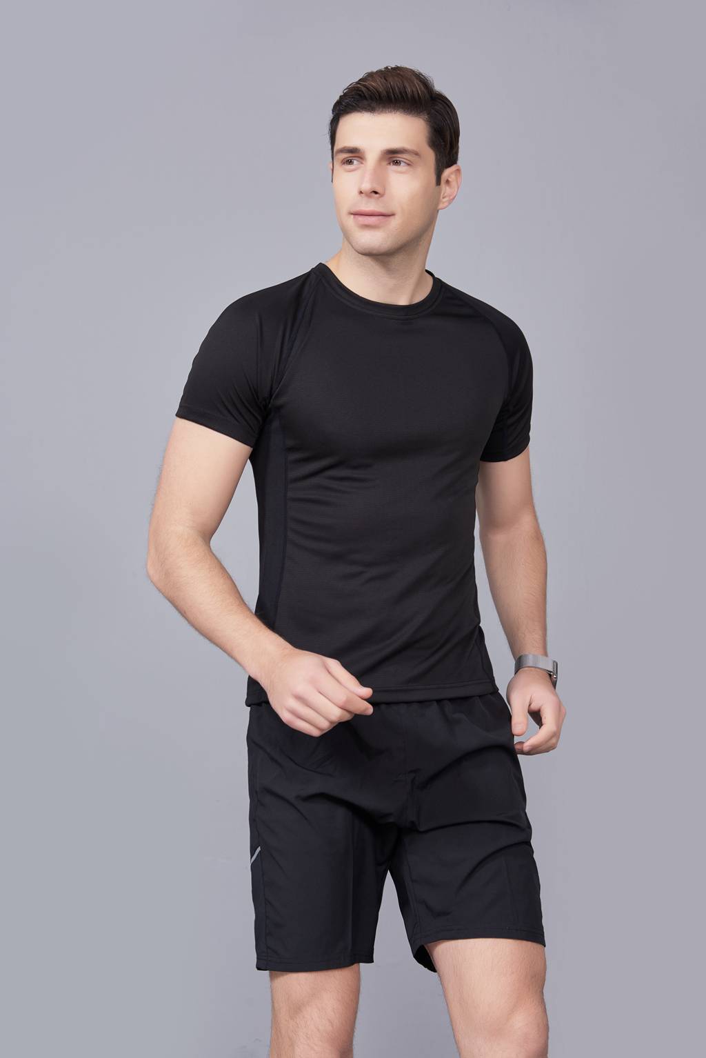 純色T恤  簡約大方經(jīng)典時尚  黑色