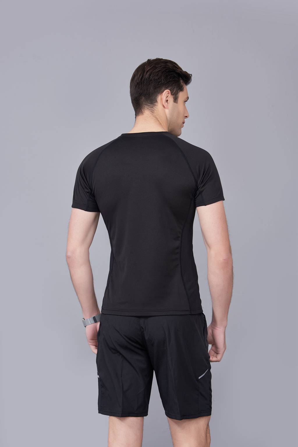 純色T恤  簡約大方經(jīng)典時尚  黑色