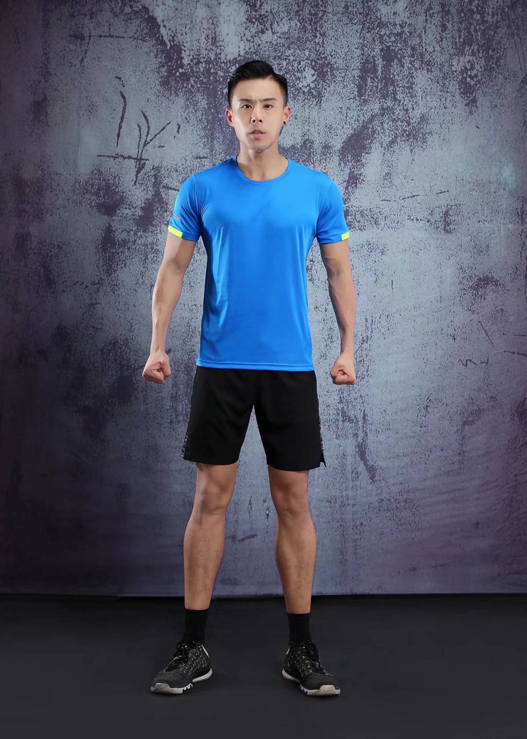 春夏新品 圓領(lǐng)短袖T恤 時尚運(yùn)動文化衫 湖藍(lán)色