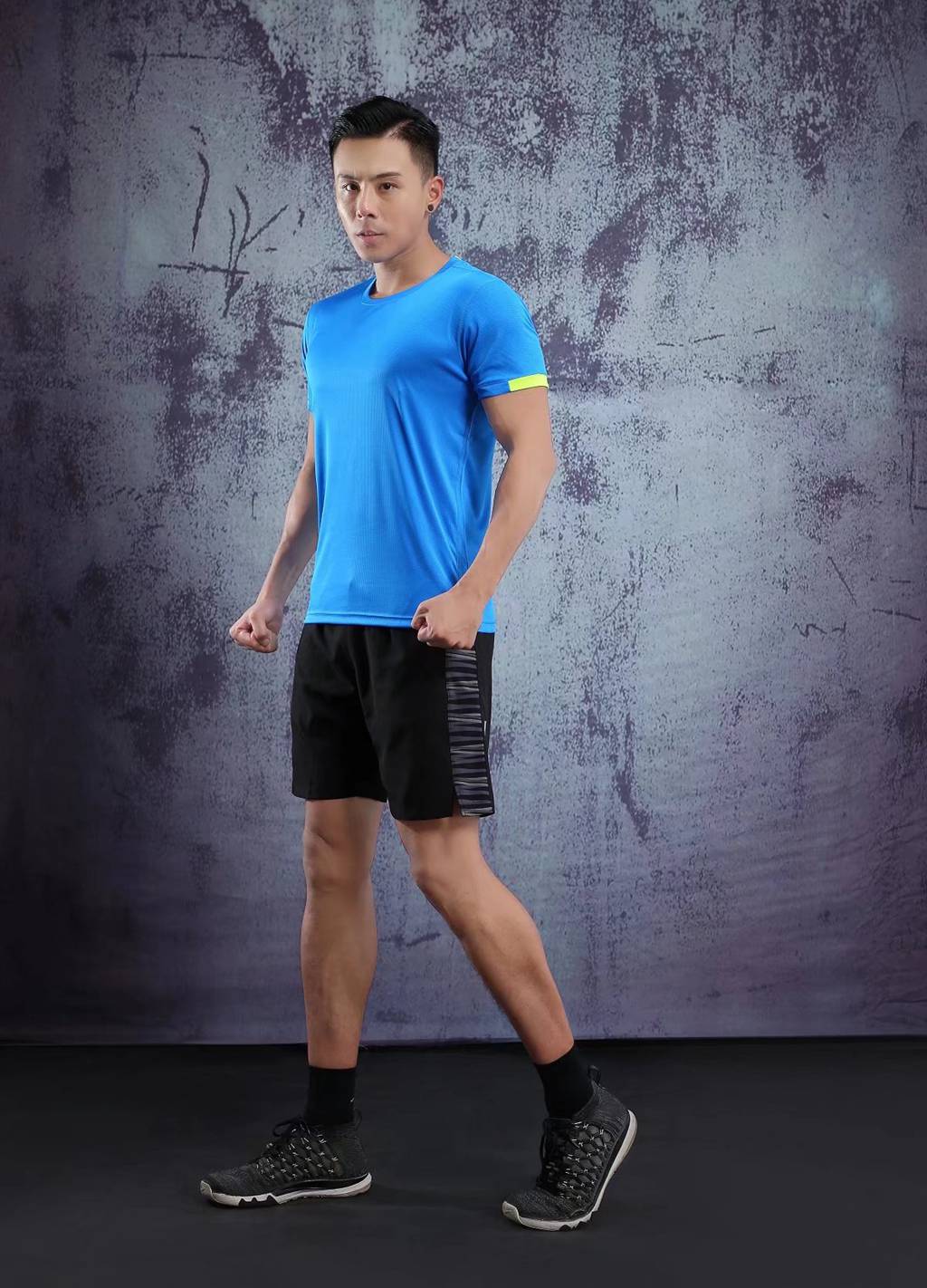 春夏新品 圓領(lǐng)短袖T恤 時尚運(yùn)動文化衫 湖藍(lán)色